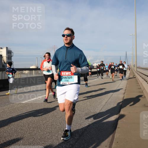 03.10.2025 - Köhlbrandbrückenlauf Lena Gebhardt http://msf.ph/oto/9139948 03.10.2025 09:57:45 Position 2 3180 meine-sportfotos.de