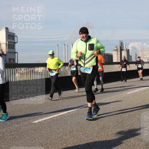 03.10.2025 - Köhlbrandbrückenlauf Lena Gebhardt http://msf.ph/oto/9139968 03.10.2025 09:57:46 Position 2 3063, 2724 meine-sportfotos.de