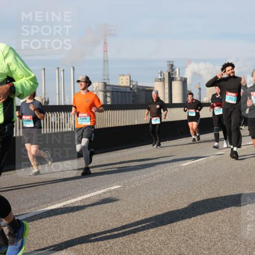 03.10.2025 - Köhlbrandbrückenlauf Lena Gebhardt http://msf.ph/oto/9139978 03.10.2025 09:57:47 Position 2 2724, 3213, 3214, 1303, 1304 meine-sportfotos.de