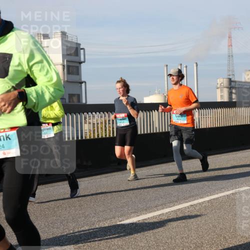 03.10.2025 - Köhlbrandbrückenlauf Lena Gebhardt http://msf.ph/oto/9139980 03.10.2025 09:57:47 Position 2 2724, 3214, 3213, 1164 meine-sportfotos.de