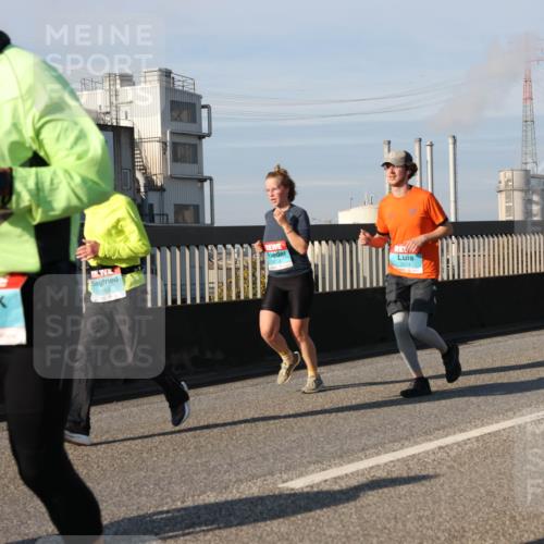 03.10.2025 - Köhlbrandbrückenlauf Lena Gebhardt http://msf.ph/oto/9139982 03.10.2025 09:57:47 Position 2 2724, 6, 1164, 3213, 3214 meine-sportfotos.de