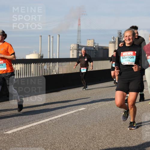 03.10.2025 - Köhlbrandbrückenlauf Lena Gebhardt http://msf.ph/oto/9139988 03.10.2025 09:57:48 Position 2 3214, 1304, 3816, 130 meine-sportfotos.de