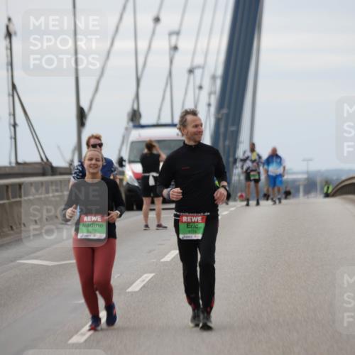 03.10.2025 - Köhlbrandbrückenlauf Jannik Wohlers http://msf.ph/oto/9139991 03.10.2025 16:11:01 Position 1 9373, 9374 meine-sportfotos.de