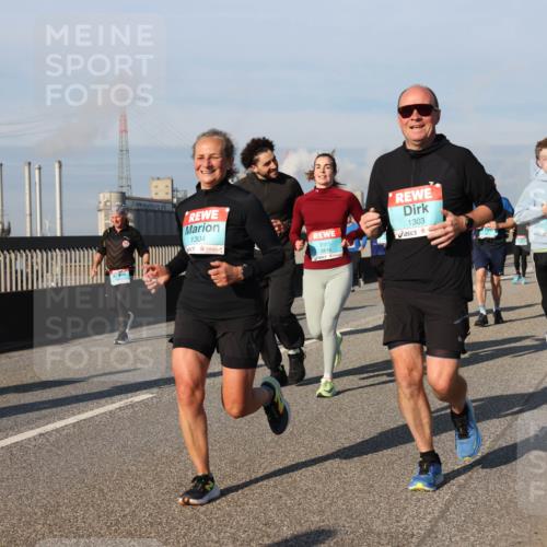 03.10.2025 - Köhlbrandbrückenlauf Lena Gebhardt http://msf.ph/oto/9139992 03.10.2025 09:57:48 Position 2 1304, 3816, 1303, 3647 meine-sportfotos.de