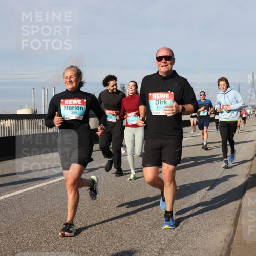 03.10.2025 - Köhlbrandbrückenlauf Lena Gebhardt http://msf.ph/oto/9139996 03.10.2025 09:57:48 Position 2 1303, 1304 meine-sportfotos.de
