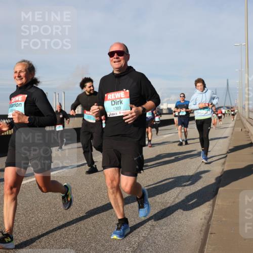 03.10.2025 - Köhlbrandbrückenlauf Lena Gebhardt http://msf.ph/oto/9140001 03.10.2025 09:57:49 Position 2 1304, 1303 meine-sportfotos.de