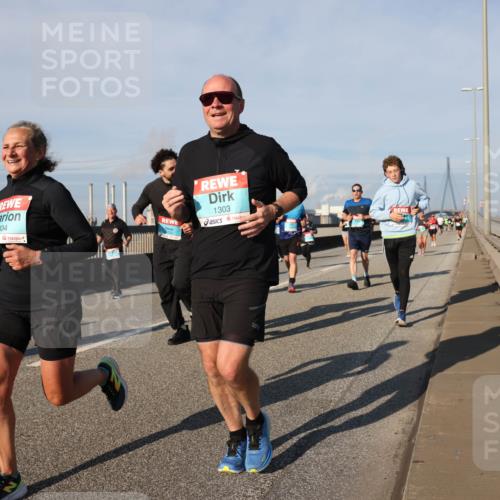 03.10.2025 - Köhlbrandbrückenlauf Lena Gebhardt http://msf.ph/oto/9140006 03.10.2025 09:57:49 Position 2 1304, 1303 meine-sportfotos.de