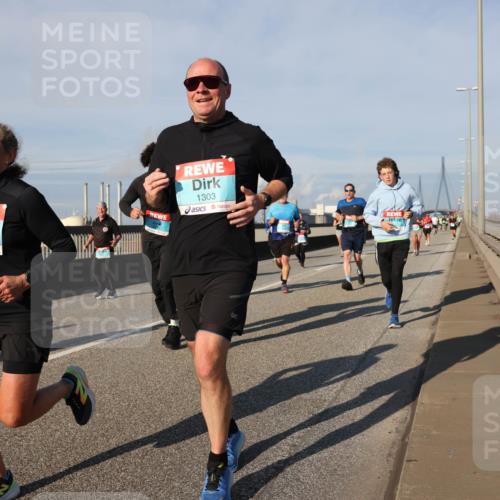 03.10.2025 - Köhlbrandbrückenlauf Lena Gebhardt http://msf.ph/oto/9140009 03.10.2025 09:57:49 Position 2 1304, 1303 meine-sportfotos.de