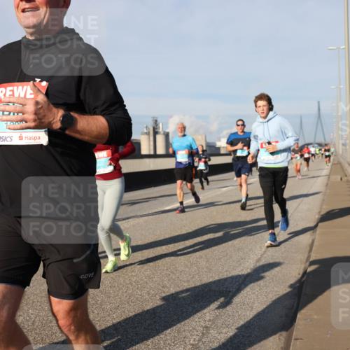 03.10.2025 - Köhlbrandbrückenlauf Lena Gebhardt http://msf.ph/oto/9140015 03.10.2025 09:57:49 Position 2  meine-sportfotos.de