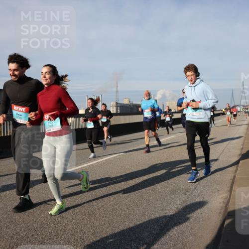 03.10.2025 - Köhlbrandbrückenlauf Lena Gebhardt http://msf.ph/oto/9140022 03.10.2025 09:57:50 Position 2 3725, 3816 meine-sportfotos.de