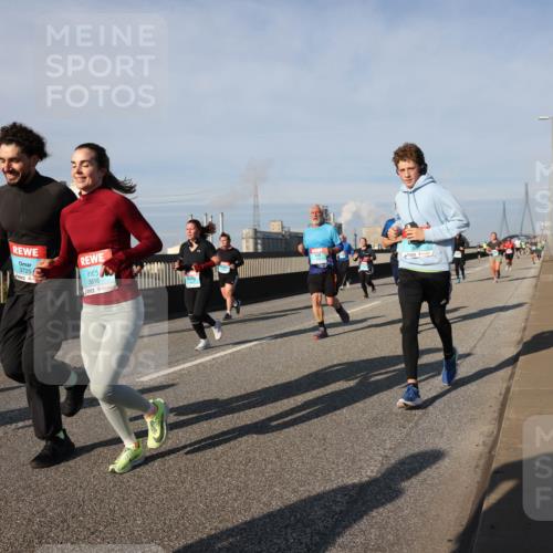 03.10.2025 - Köhlbrandbrückenlauf Lena Gebhardt http://msf.ph/oto/9140026 03.10.2025 09:57:50 Position 2 3725, 3816 meine-sportfotos.de