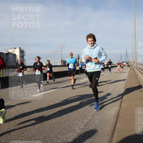 03.10.2025 - Köhlbrandbrückenlauf Lena Gebhardt http://msf.ph/oto/9140030 03.10.2025 09:57:50 Position 2 3816, 3647 meine-sportfotos.de