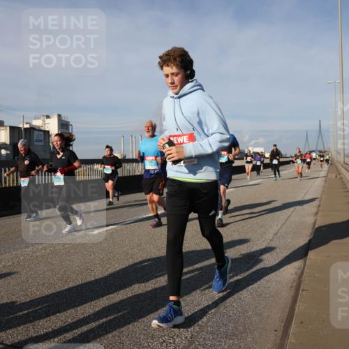 03.10.2025 - Köhlbrandbrückenlauf Lena Gebhardt http://msf.ph/oto/9140040 03.10.2025 09:57:50 Position 2  meine-sportfotos.de