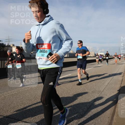 03.10.2025 - Köhlbrandbrückenlauf Lena Gebhardt http://msf.ph/oto/9140045 03.10.2025 09:57:51 Position 2 3647 meine-sportfotos.de