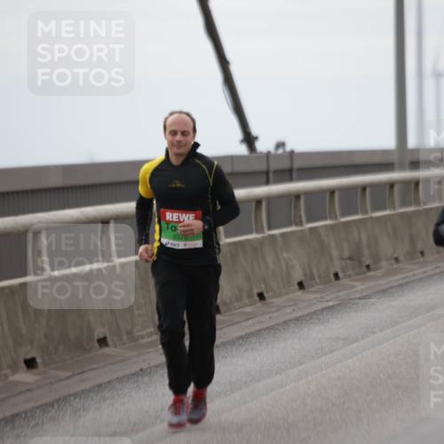 03.10.2025 - Köhlbrandbrückenlauf Jannik Wohlers http://msf.ph/oto/9140054 03.10.2025 16:11:03 Position 1 9375, 9373 meine-sportfotos.de