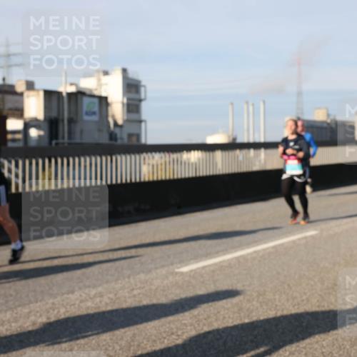 03.10.2025 - Köhlbrandbrückenlauf Lena Gebhardt http://msf.ph/oto/9140065 03.10.2025 09:57:52 Position 2  meine-sportfotos.de