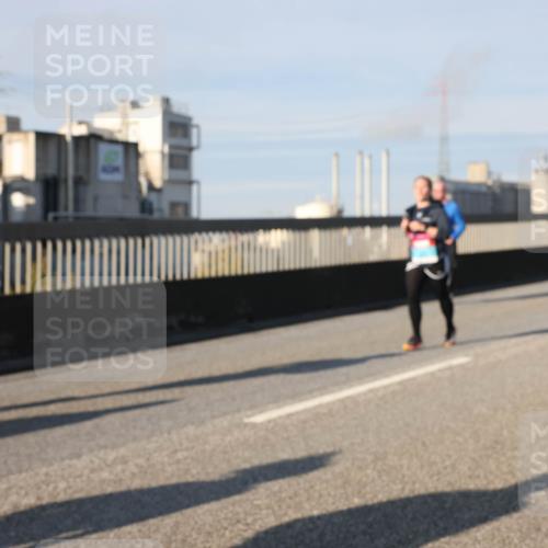 03.10.2025 - Köhlbrandbrückenlauf Lena Gebhardt http://msf.ph/oto/9140068 03.10.2025 09:57:52 Position 2  meine-sportfotos.de