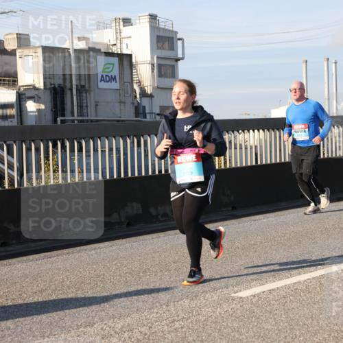 03.10.2025 - Köhlbrandbrückenlauf Lena Gebhardt http://msf.ph/oto/9140082 03.10.2025 09:57:53 Position 2 3779 meine-sportfotos.de