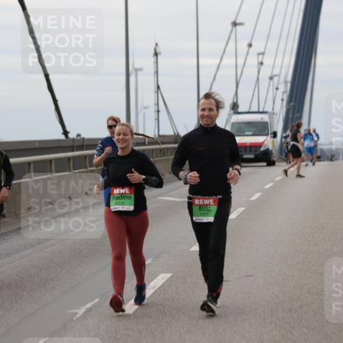 03.10.2025 - Köhlbrandbrückenlauf Jannik Wohlers http://msf.ph/oto/9140085 03.10.2025 16:11:04 Position 1 9375, 9373, 9374 meine-sportfotos.de