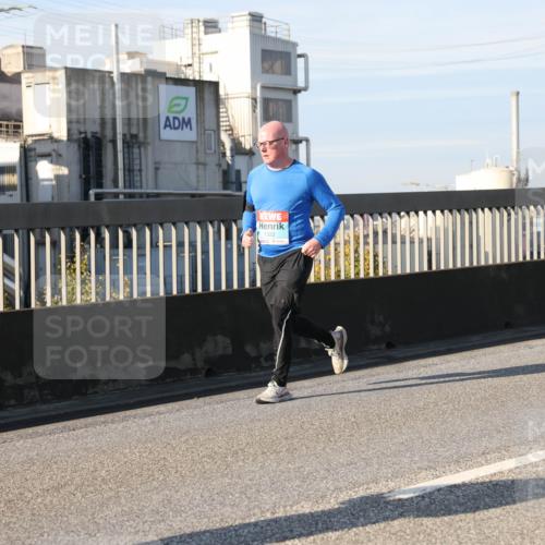 03.10.2025 - Köhlbrandbrückenlauf Lena Gebhardt http://msf.ph/oto/9140101 03.10.2025 09:57:54 Position 2 1322 meine-sportfotos.de