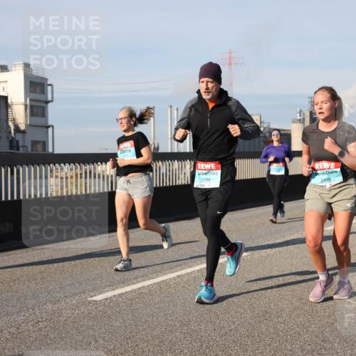 03.10.2025 - Köhlbrandbrückenlauf Lena Gebhardt http://msf.ph/oto/9140115 03.10.2025 09:57:55 Position 2 1513, 1634, 2499 meine-sportfotos.de