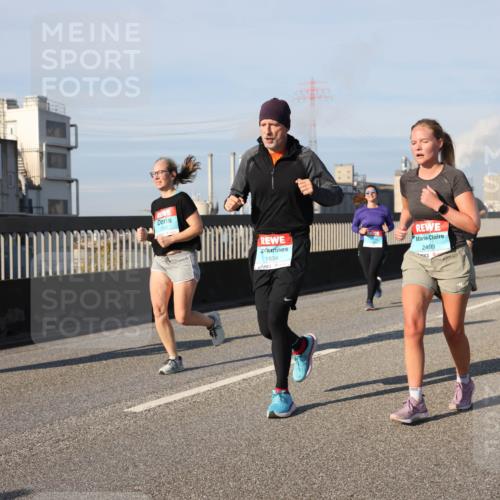 03.10.2025 - Köhlbrandbrückenlauf Lena Gebhardt http://msf.ph/oto/9140119 03.10.2025 09:57:55 Position 2 1513, 1634, 2499 meine-sportfotos.de