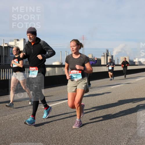03.10.2025 - Köhlbrandbrückenlauf Lena Gebhardt http://msf.ph/oto/9140125 03.10.2025 09:57:56 Position 2 1634, 2499 meine-sportfotos.de
