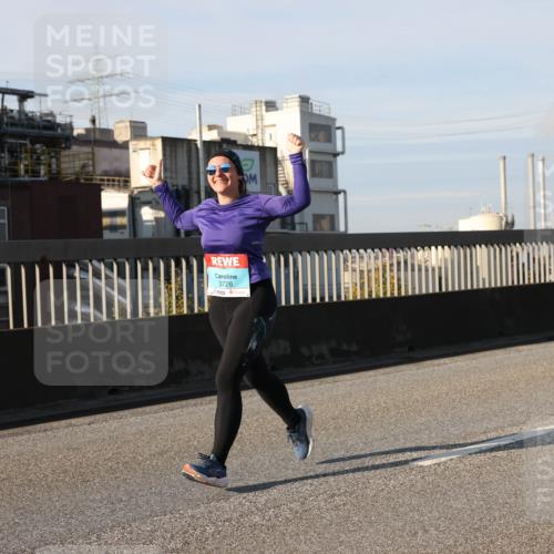 03.10.2025 - Köhlbrandbrückenlauf Lena Gebhardt http://msf.ph/oto/9140128 03.10.2025 09:57:58 Position 2 3726, 17 meine-sportfotos.de