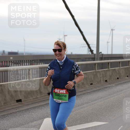 03.10.2025 - Köhlbrandbrückenlauf Jannik Wohlers http://msf.ph/oto/9140143 03.10.2025 16:11:09 Position 1 8347 meine-sportfotos.de