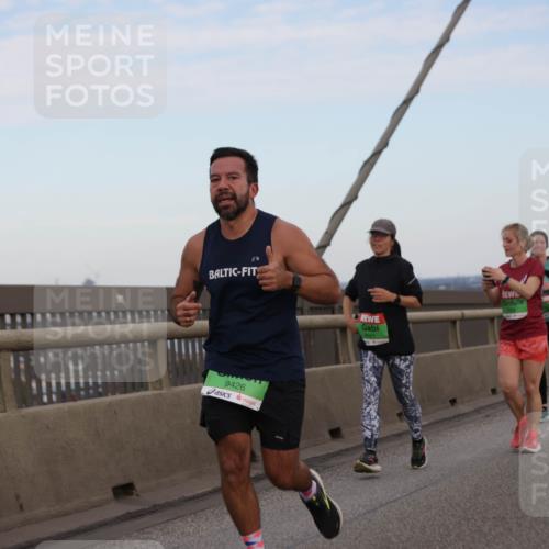 03.10.2025 - Köhlbrandbrückenlauf Jannik Wohlers http://msf.ph/oto/9140159 03.10.2025 15:31:44 Position 1 9426, 8018, 8161 meine-sportfotos.de