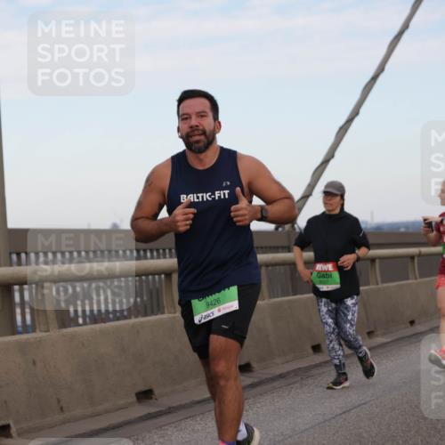 03.10.2025 - Köhlbrandbrückenlauf Jannik Wohlers http://msf.ph/oto/9140171 03.10.2025 15:31:45 Position 1 9426, 8027, 8018 meine-sportfotos.de