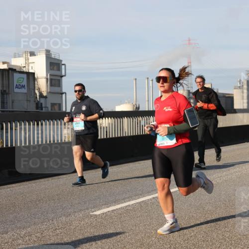 03.10.2025 - Köhlbrandbrückenlauf Lena Gebhardt http://msf.ph/oto/9140174 03.10.2025 09:57:59 Position 2 3310 meine-sportfotos.de