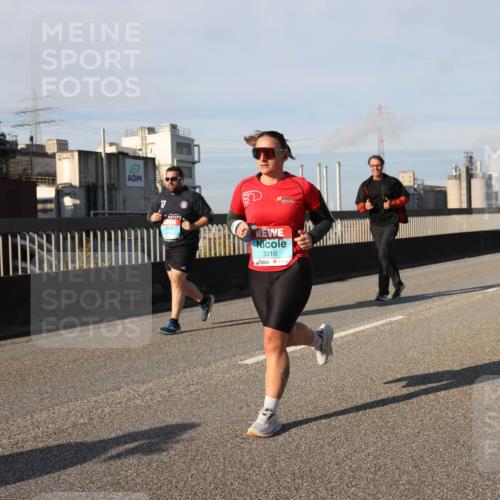 03.10.2025 - Köhlbrandbrückenlauf Lena Gebhardt http://msf.ph/oto/9140177 03.10.2025 09:58:00 Position 2 3310 meine-sportfotos.de