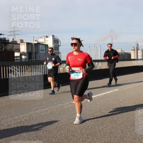 03.10.2025 - Köhlbrandbrückenlauf Lena Gebhardt http://msf.ph/oto/9140180 03.10.2025 09:58:00 Position 2 3310 meine-sportfotos.de