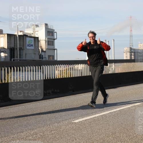 03.10.2025 - Köhlbrandbrückenlauf Lena Gebhardt http://msf.ph/oto/9140189 03.10.2025 09:58:00 Position 2 2905 meine-sportfotos.de