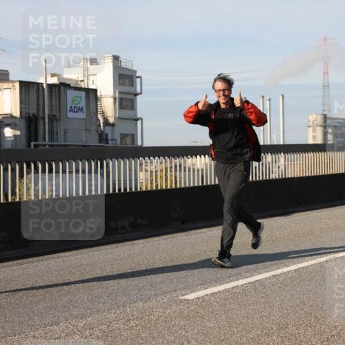 03.10.2025 - Köhlbrandbrückenlauf Lena Gebhardt http://msf.ph/oto/9140193 03.10.2025 09:58:00 Position 2  meine-sportfotos.de