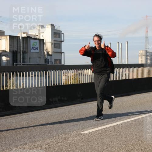 03.10.2025 - Köhlbrandbrückenlauf Lena Gebhardt http://msf.ph/oto/9140196 03.10.2025 09:58:01 Position 2  meine-sportfotos.de