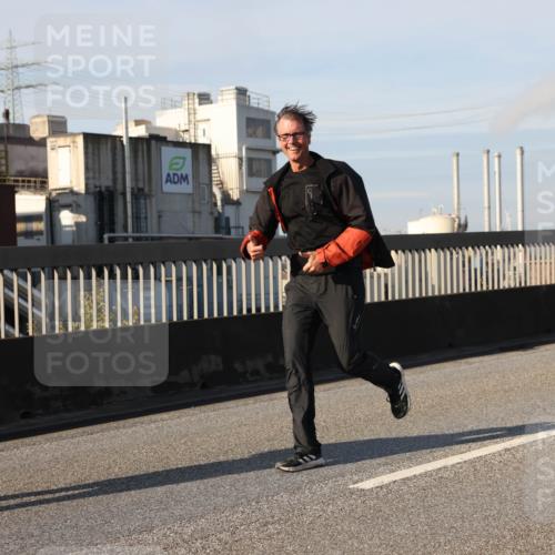 03.10.2025 - Köhlbrandbrückenlauf Lena Gebhardt http://msf.ph/oto/9140202 03.10.2025 09:58:01 Position 2  meine-sportfotos.de