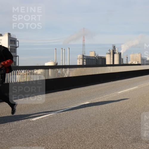 03.10.2025 - Köhlbrandbrückenlauf Lena Gebhardt http://msf.ph/oto/9140210 03.10.2025 09:58:01 Position 2  meine-sportfotos.de
