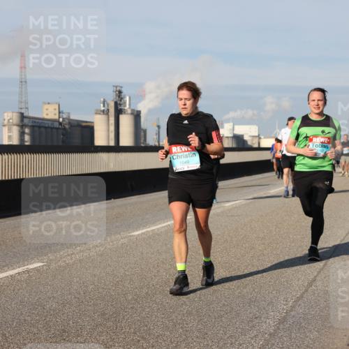 03.10.2025 - Köhlbrandbrückenlauf Lena Gebhardt http://msf.ph/oto/9140232 03.10.2025 09:58:03 Position 2 1649, 74171 meine-sportfotos.de