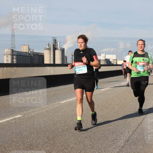 03.10.2025 - Köhlbrandbrückenlauf Lena Gebhardt http://msf.ph/oto/9140236 03.10.2025 09:58:03 Position 2 1649, 2707 meine-sportfotos.de