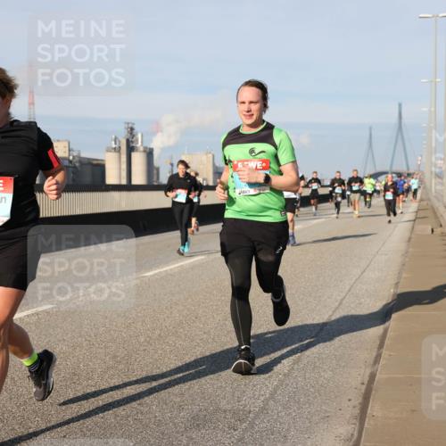 03.10.2025 - Köhlbrandbrückenlauf Lena Gebhardt http://msf.ph/oto/9140260 03.10.2025 09:58:04 Position 2 1649 meine-sportfotos.de