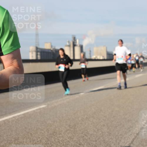 03.10.2025 - Köhlbrandbrückenlauf Lena Gebhardt http://msf.ph/oto/9140280 03.10.2025 09:58:05 Position 2 5 meine-sportfotos.de