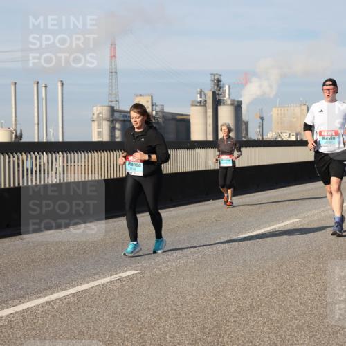 03.10.2025 - Köhlbrandbrückenlauf Lena Gebhardt http://msf.ph/oto/9140283 03.10.2025 09:58:05 Position 2 2118, 2750 meine-sportfotos.de