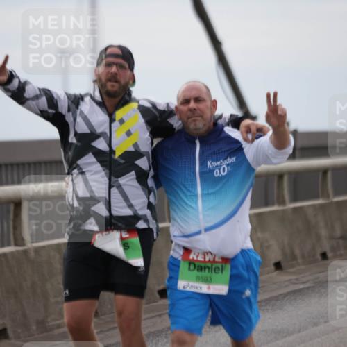 03.10.2025 - Köhlbrandbrückenlauf Jannik Wohlers http://msf.ph/oto/9140284 03.10.2025 16:11:31 Position 1 0, 0, 8593 meine-sportfotos.de