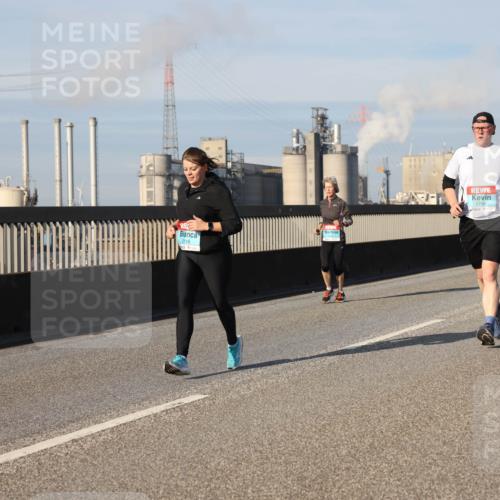 03.10.2025 - Köhlbrandbrückenlauf Lena Gebhardt http://msf.ph/oto/9140287 03.10.2025 09:58:05 Position 2 2118, 2750 meine-sportfotos.de