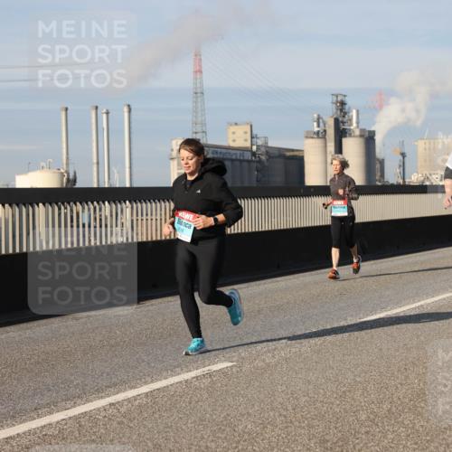 03.10.2025 - Köhlbrandbrückenlauf Lena Gebhardt http://msf.ph/oto/9140297 03.10.2025 09:58:06 Position 2 2118, 2750 meine-sportfotos.de