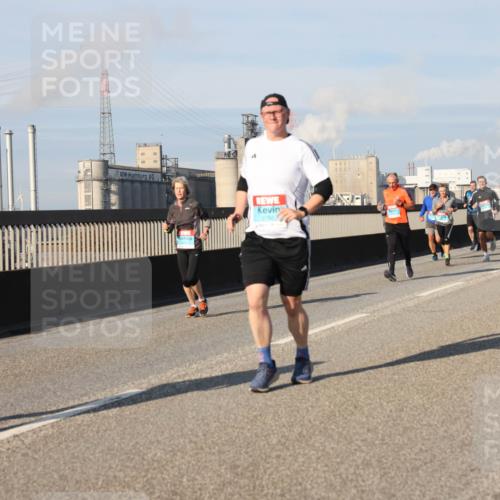 03.10.2025 - Köhlbrandbrückenlauf Lena Gebhardt http://msf.ph/oto/9140322 03.10.2025 09:58:06 Position 2  meine-sportfotos.de