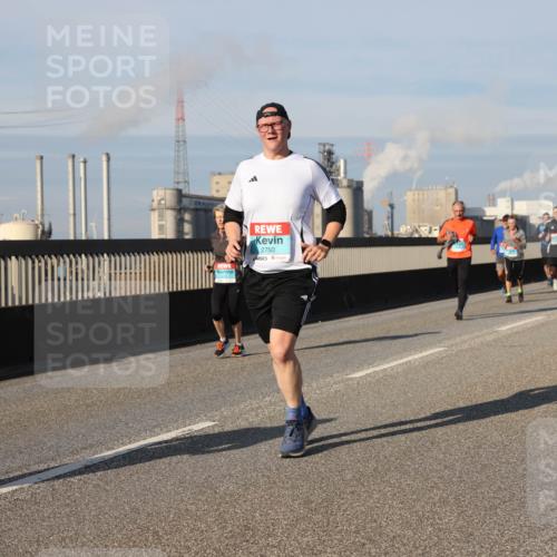 03.10.2025 - Köhlbrandbrückenlauf Lena Gebhardt http://msf.ph/oto/9140329 03.10.2025 09:58:07 Position 2 2750 meine-sportfotos.de