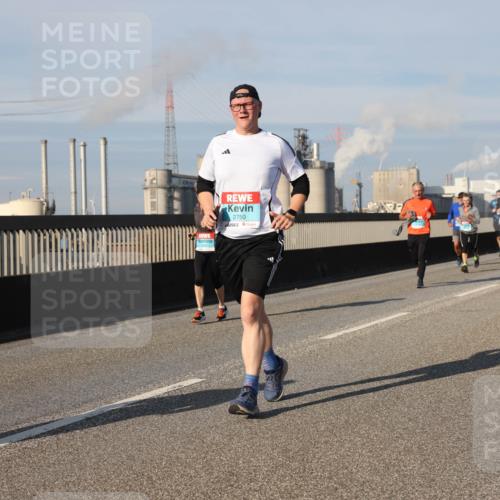 03.10.2025 - Köhlbrandbrückenlauf Lena Gebhardt http://msf.ph/oto/9140332 03.10.2025 09:58:07 Position 2 2750 meine-sportfotos.de
